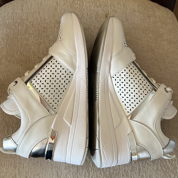 Michael Kors Georgie Trainer Perforated Leather Sneakers size 10M
